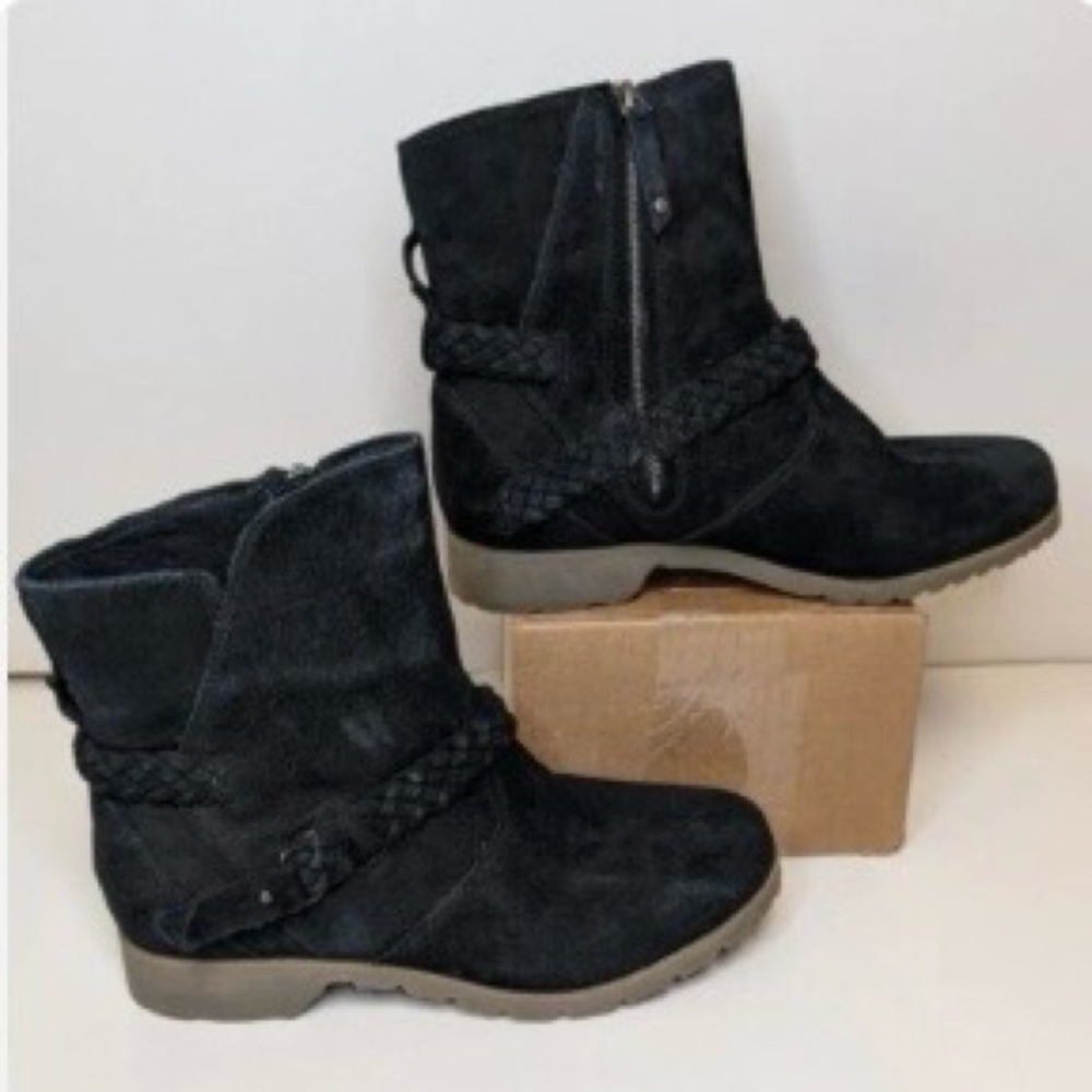 Suede boots TEVA ankles booties size 8 black